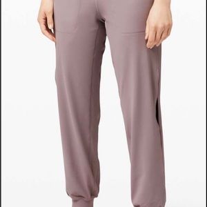 Lululemon vent joggers in light purple size 8 EUC